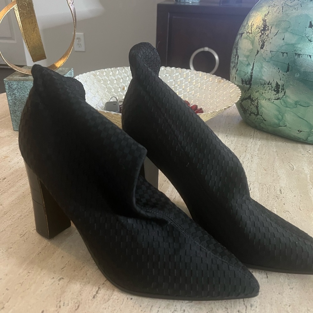 Fergie Black Textured Heeled Boots